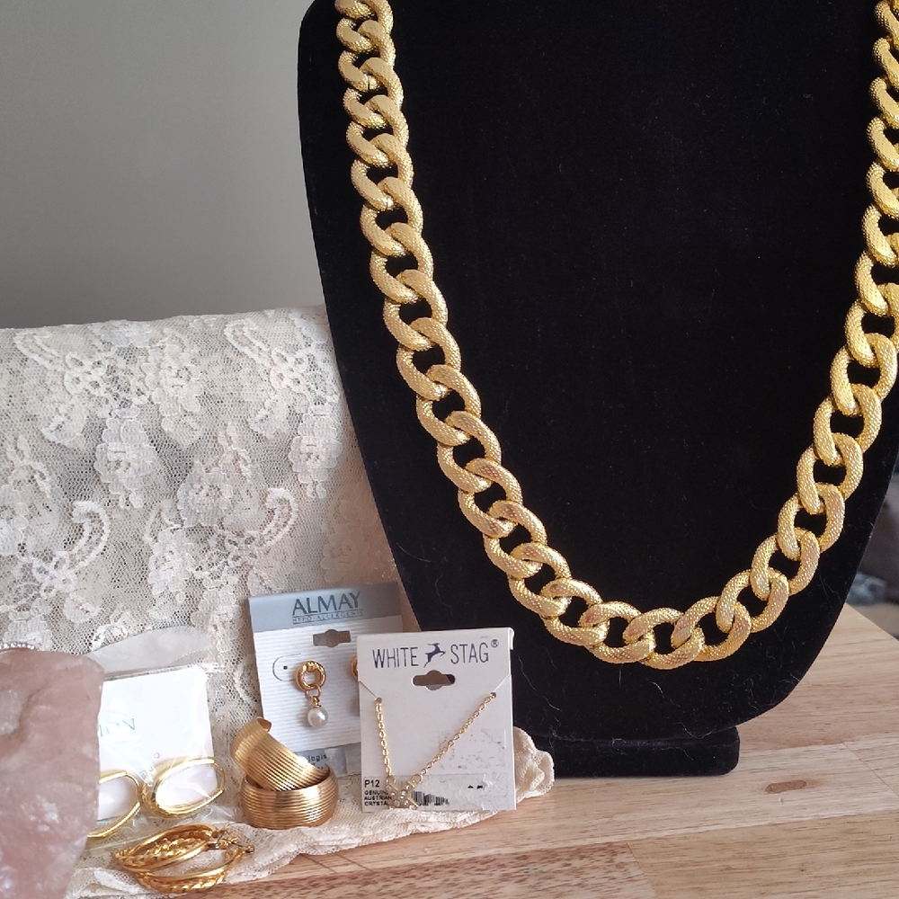 White Stag Gold Cuban Link Necklace